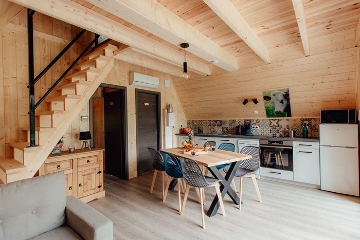 Chalet montbeliarde vouglans hébergement jura